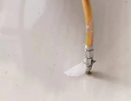 新乡瓷砖空鼓维修公司专业解答在瓷砖铺贴过程中，如果使用的砂料过粗（如全部使用了粗砂），可能会导致以下问题