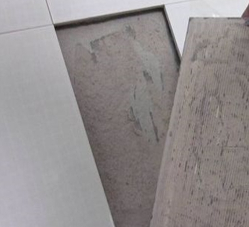 新乡瓷砖空鼓维修公司分享瓷砖铺贴时如果打浆（即涂抹在瓷砖背面和基层上的砂浆或瓷砖胶）过少，会带来以下问题